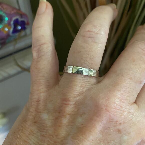 Sterling Silver Hammered 3mm Ring Sizes 6,8,9 - Picture 10 of 11
